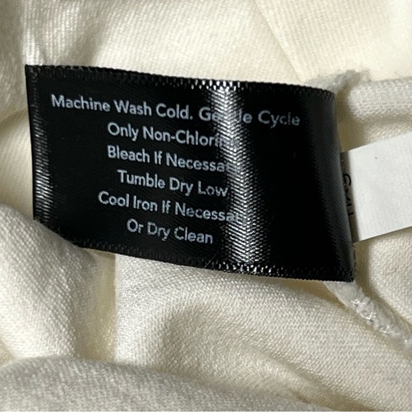 Boston Proper High Waist White Dress Shorts, side zipper closure - Picture 6 of 6